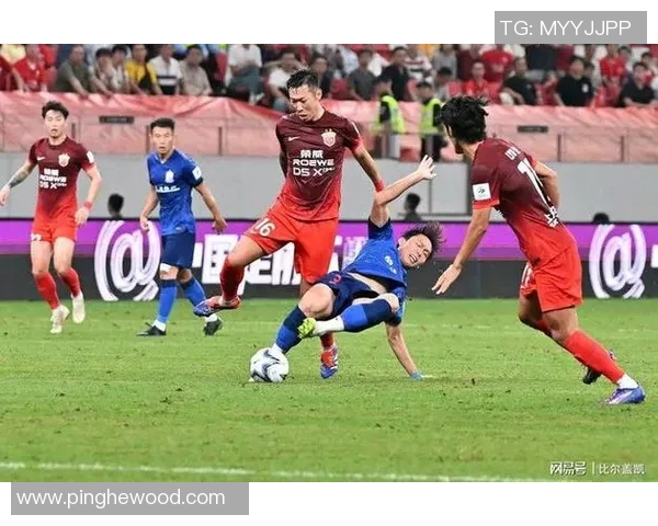 2018年鲁能与上港激战回顾：精彩瞬间与赛季影响分析