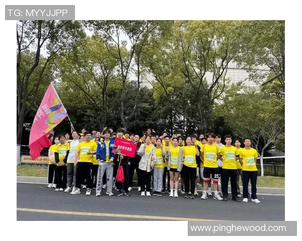 城市马拉松赛场上的飞盘力量成都队伍展现团结与拼搏精神