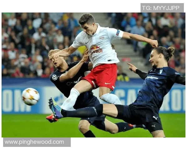 多明萨尔与弗赖堡的精彩对决揭示足球战术的魅力与激情