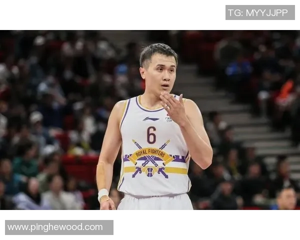 篮球明星的风采与魅力展现他们在赛场内外的独特个性与生活方式